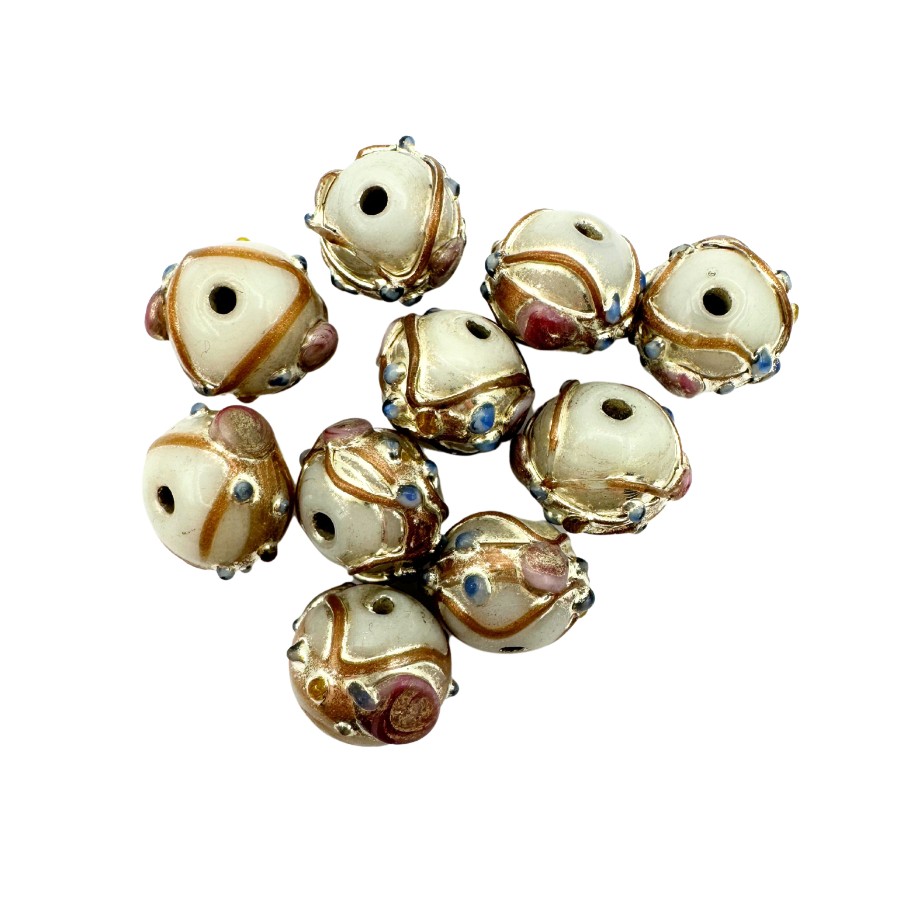 Add unique look to your next jewellery project with our 10 pcs wedding cake beads in 12mm white.